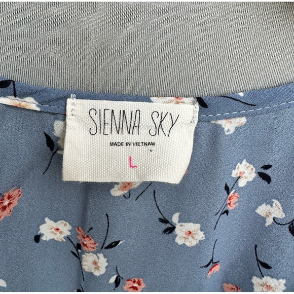 🎉5 for $45🎉 Sienna Sky top blouse shirt size L - Picture 4 of 7